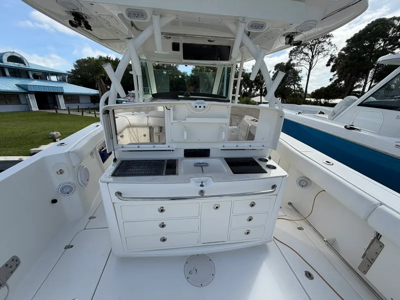 Slide: The Image of Boston Whaler 370 OUTRAGE 2016 - 38
