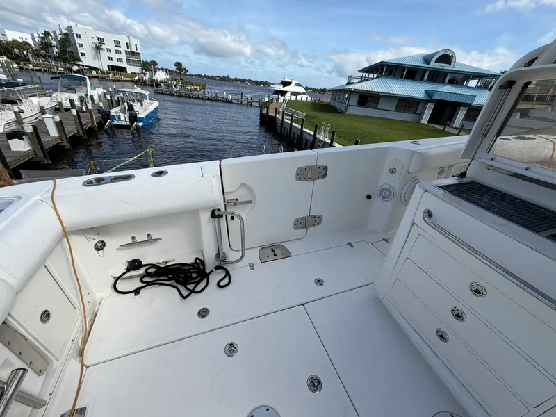 Slide: The Image of Boston Whaler 370 OUTRAGE 2016 - 39