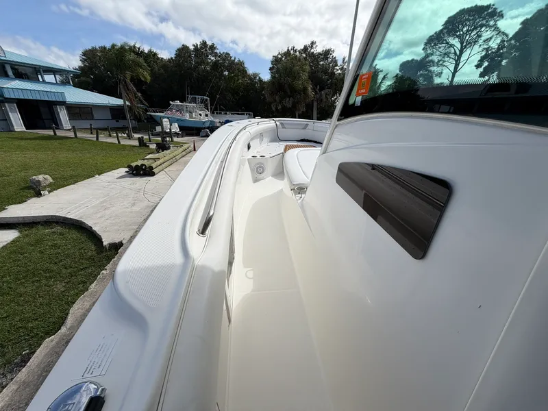 Slide: The Image of Boston Whaler 370 OUTRAGE 2016 - 45