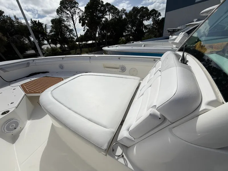 Slide: The Image of Boston Whaler 370 OUTRAGE 2016 - 46