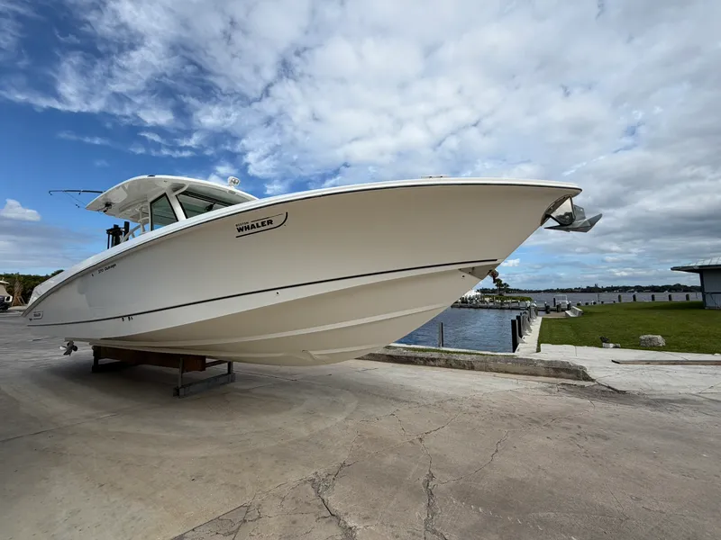 Slide: The Image of Boston Whaler 370 OUTRAGE 2016 - 5