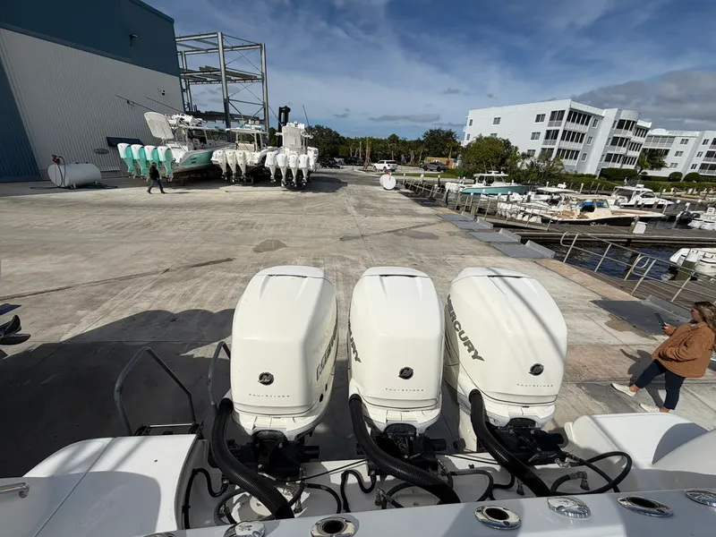 Slide: The Image of Boston Whaler 370 OUTRAGE 2016 - 51