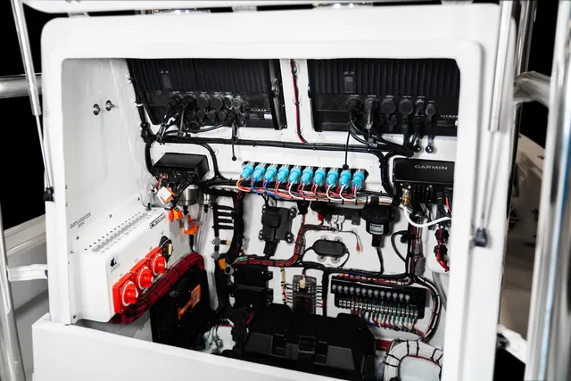 Slide: The Image of Contender 26 BAY CUSTOM BUILD 26' 2026 - 20
