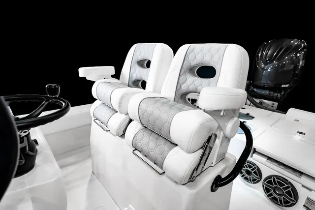 Slide: The Image of Contender 26 BAY CUSTOM BUILD 26' 2026 - 7