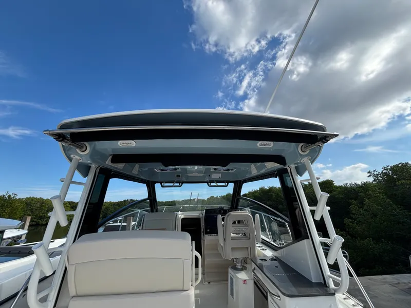 Slide: The Image of Boston Whaler 325 Conquest 2026 - 17