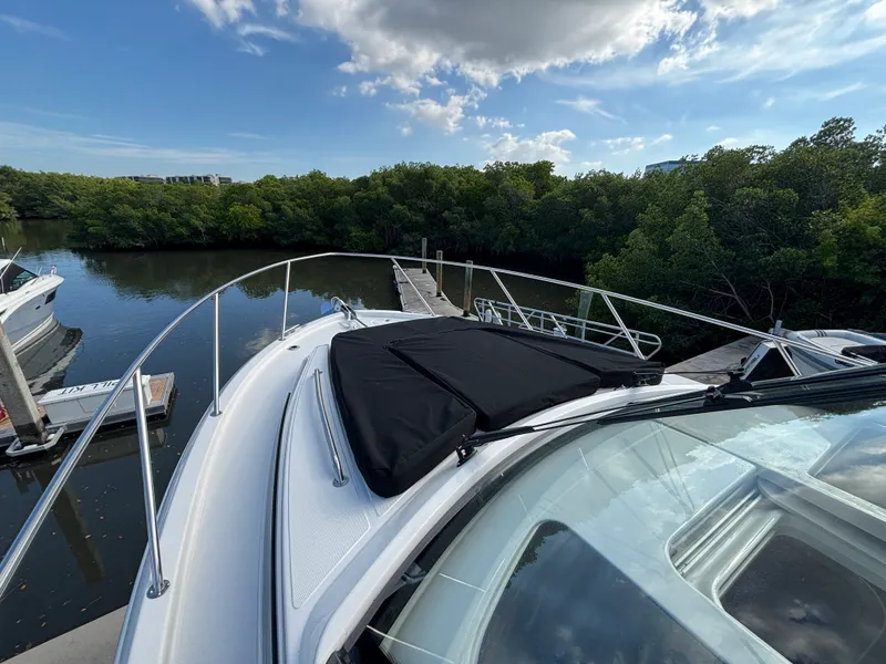 Slide: The Image of Boston Whaler 325 Conquest 2026 - 18