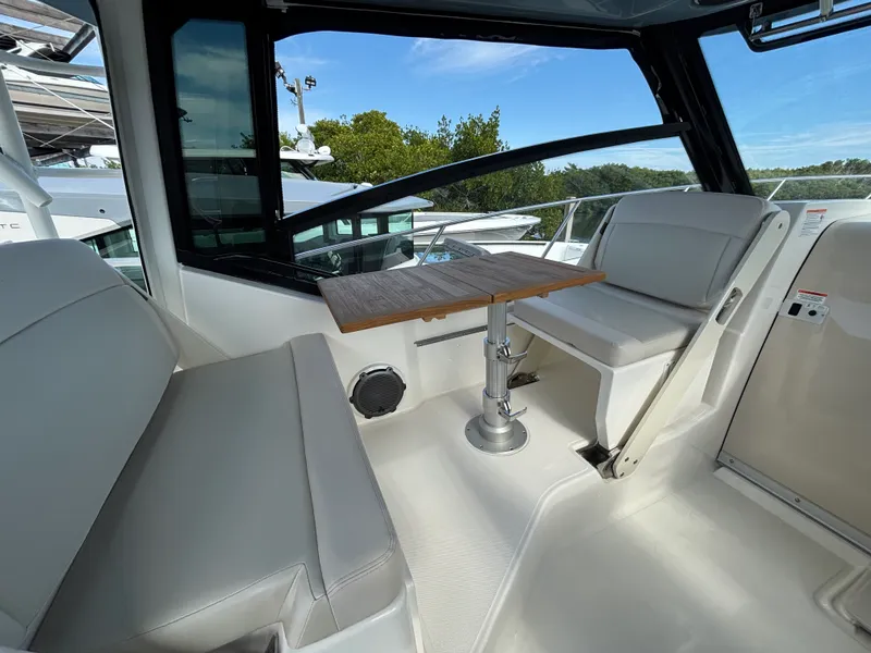Slide: The Image of Boston Whaler 325 Conquest 2026 - 6
