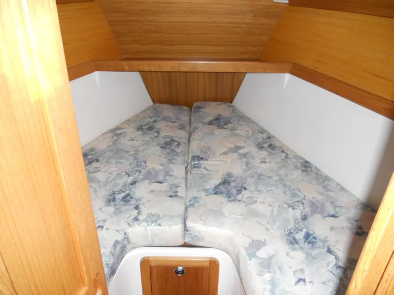 Slide: The Image of Interior of a 1999 Catalina 320 with double bed. - 6