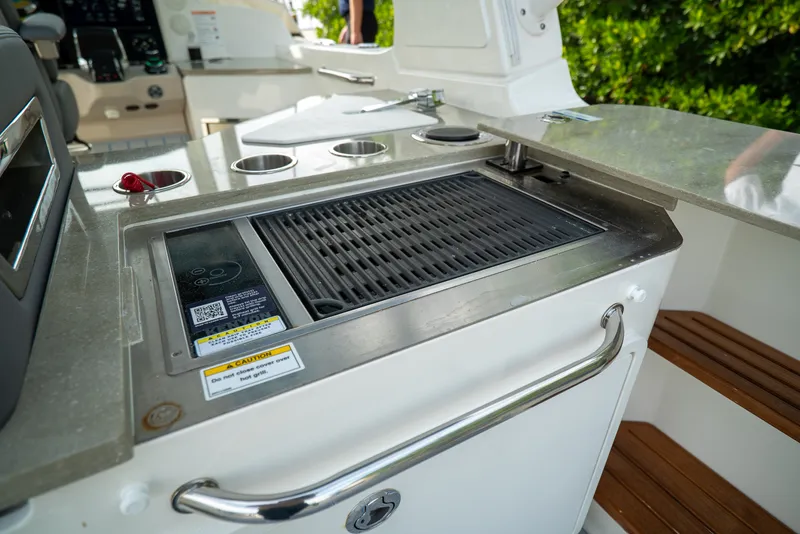 Slide: The Image of Boston Whaler 350 REALM 2025 - 10