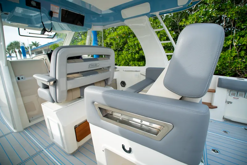 Slide: The Image of Boston Whaler 350 REALM 2025 - 11