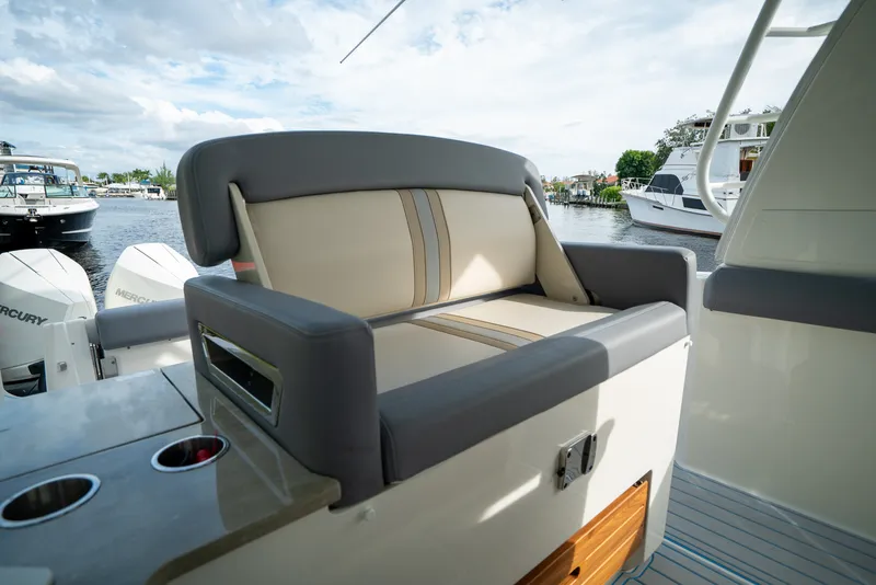 Slide: The Image of Boston Whaler 350 REALM 2025 - 13