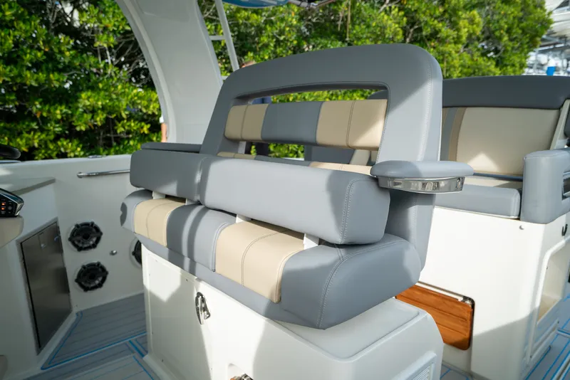 Slide: The Image of Boston Whaler 350 REALM 2025 - 14