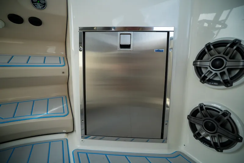 Slide: The Image of Boston Whaler 350 REALM 2025 - 15