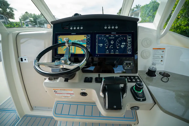 Slide: The Image of Boston Whaler 350 REALM 2025 - 16