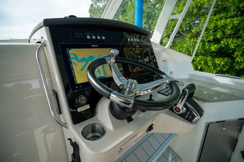 Slide: The Image of Boston Whaler 350 REALM 2025 - 18