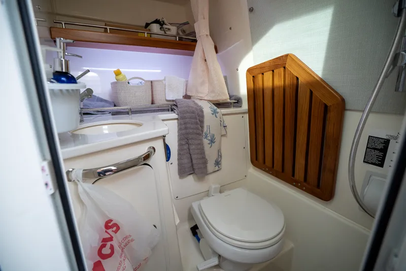 Slide: The Image of Boston Whaler 350 REALM 2025 - 22