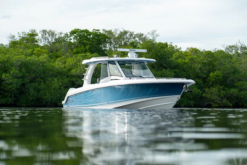 Slide: The Image of Boston Whaler 350 REALM 2025 - 29