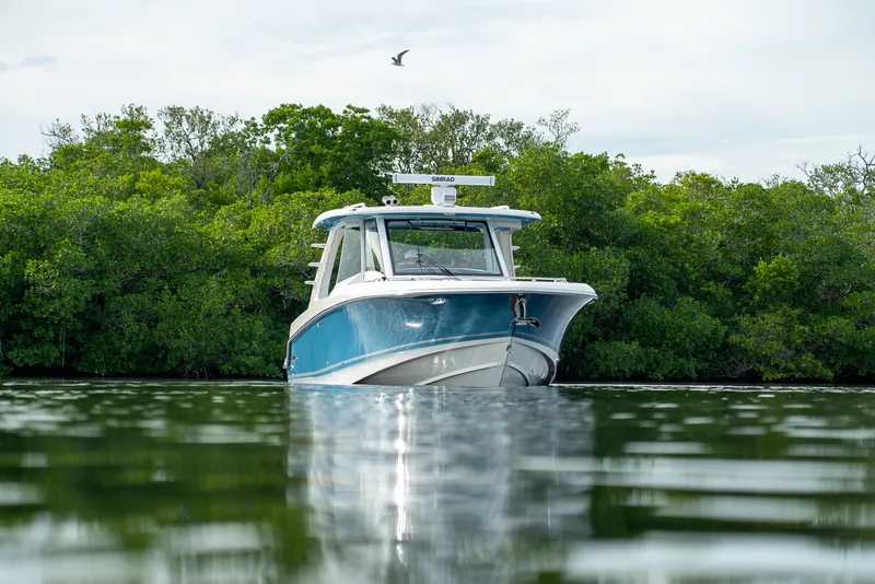 Slide: The Image of Boston Whaler 350 REALM 2025 - 30