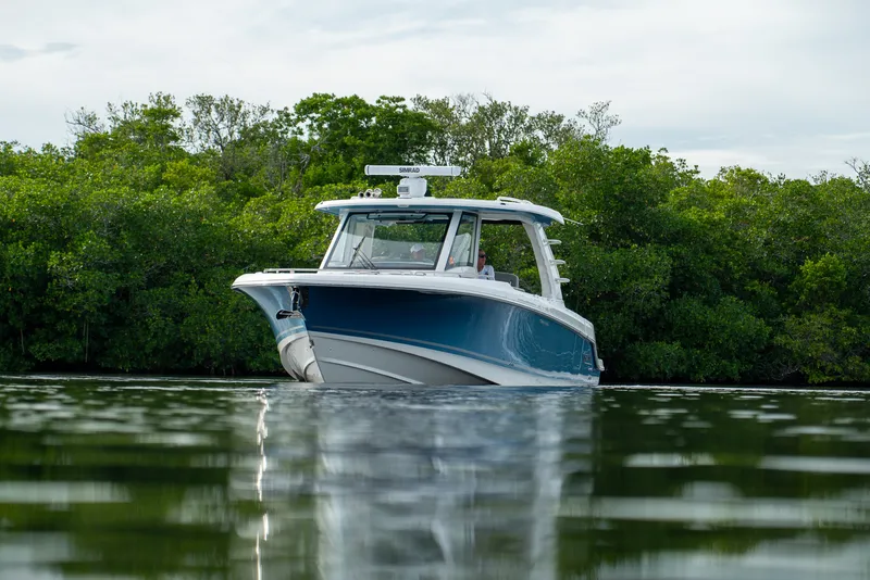 Slide: The Image of Boston Whaler 350 REALM 2025 - 32