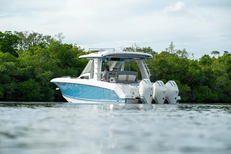 Slide: The Image of Boston Whaler 350 REALM 2025 - 37