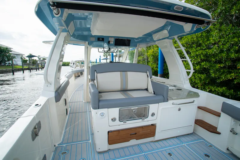 Slide: The Image of Boston Whaler 350 REALM 2025 - 5