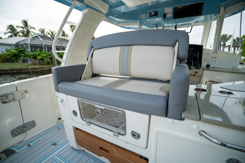 Slide: The Image of Boston Whaler 350 REALM 2025 - 7