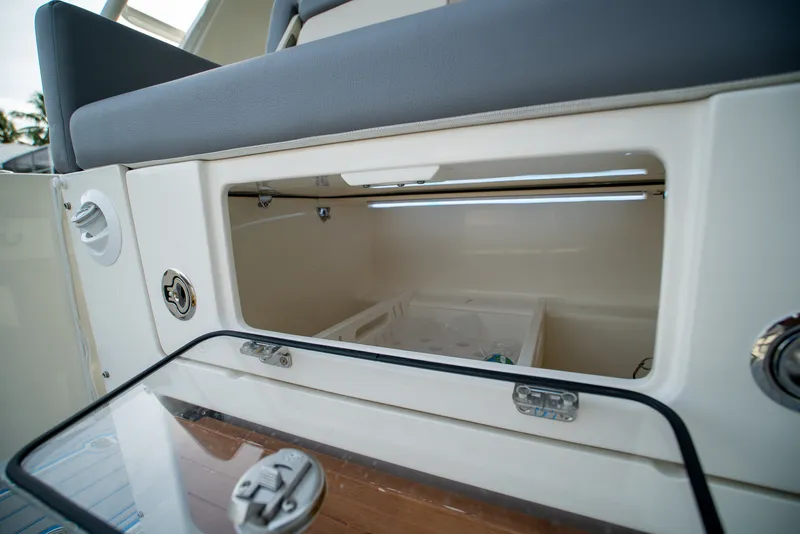 Slide: The Image of Boston Whaler 350 REALM 2025 - 9