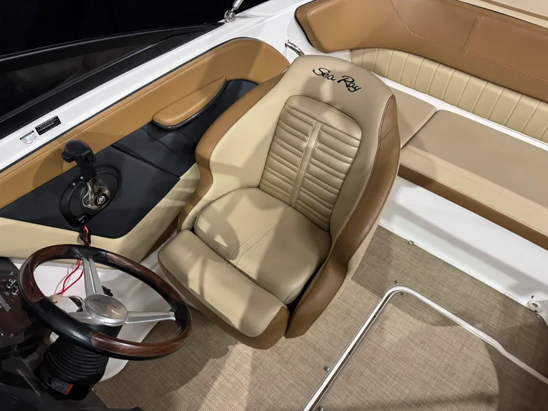 Slide: The Image of Sea Ray 19 SPX 2016 - 25