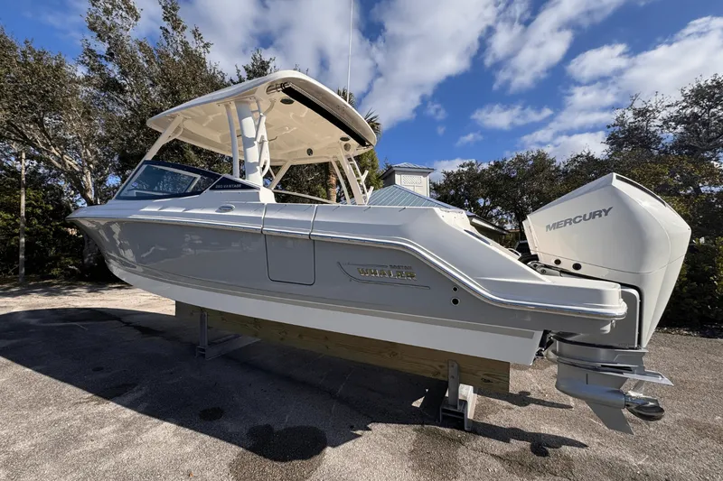 Slide: The Image of Boston Whaler 280 Vantage 2025 - 6