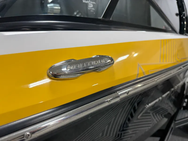 Slide: The Image of Nautique 200 SPORT NAUTIQUE 2012 - 17