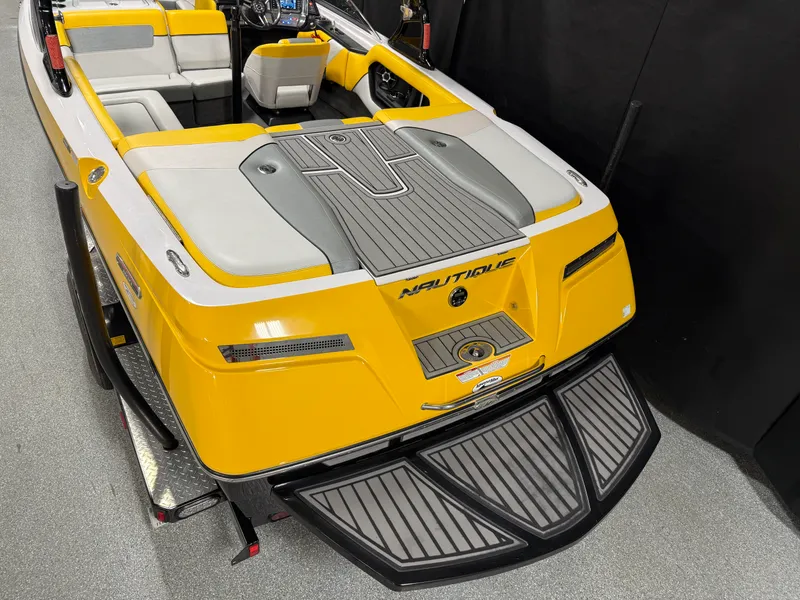 Slide: The Image of Nautique 200 SPORT NAUTIQUE 2012 - 5