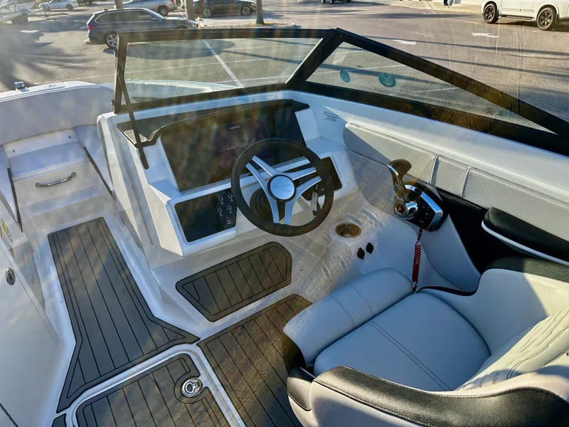 Slide: The Image of Sea Ray 210 SPX OB 2023 - 15