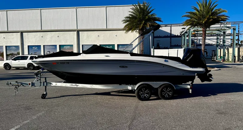 Slide: The Image of Sea Ray 210 SPX OB 2023 - 20
