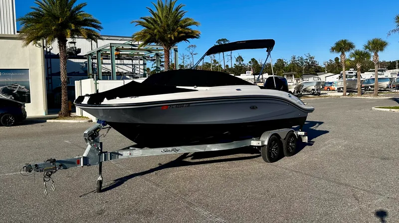 Slide: The Image of Sea Ray 210 SPX OB 2023 - 21