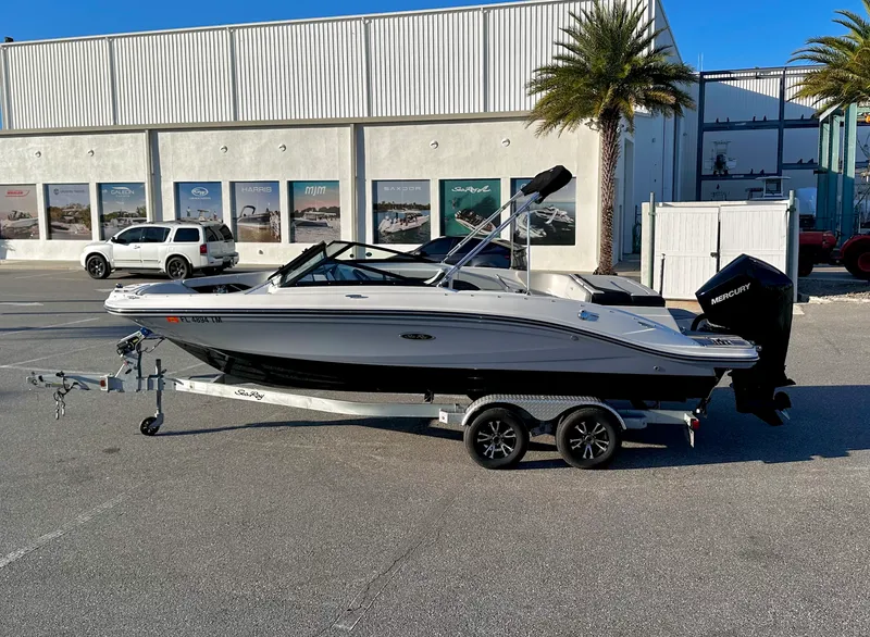 Slide: The Image of Sea Ray 210 SPX OB 2023 - 22