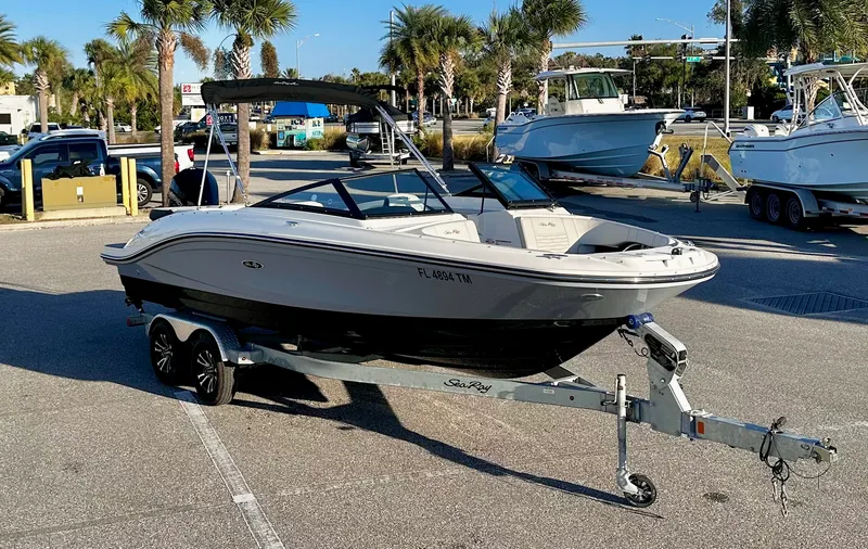 Slide: The Image of Sea Ray 210 SPX OB 2023 - 3