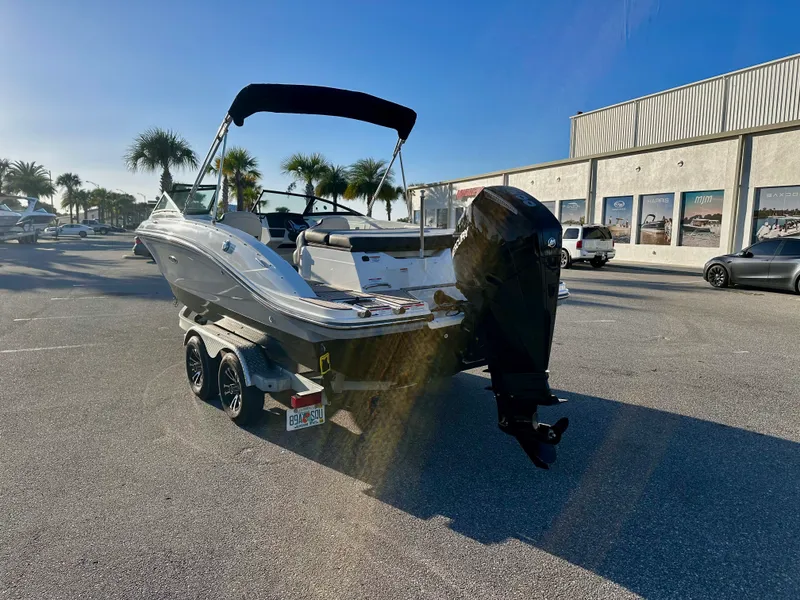 Slide: The Image of Sea Ray 210 SPX OB 2023 - 5