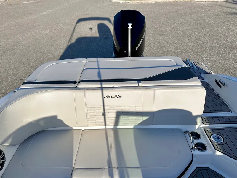 Slide: The Image of Sea Ray 210 SPX OB 2023 - 6