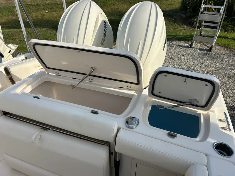 Slide: The Image of Grady-White Fisherman 257 2026 - 10