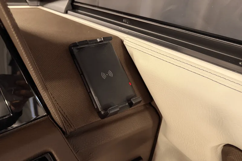 Slide: The Image of Cobalt R6 Outboard 2025 - 104