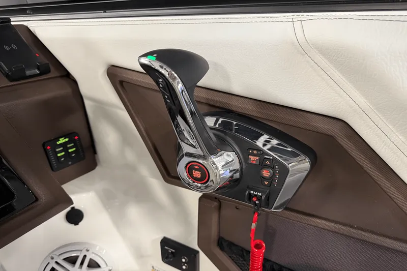 Slide: The Image of Cobalt R6 Outboard 2025 - 106