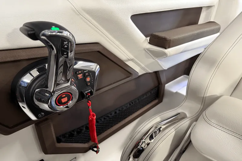 Slide: The Image of Cobalt R6 Outboard 2025 - 107