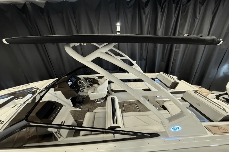 Slide: The Image of Cobalt R6 Outboard 2025 - 11