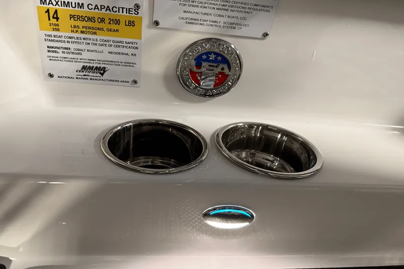 Slide: The Image of Cobalt R6 Outboard 2025 - 114