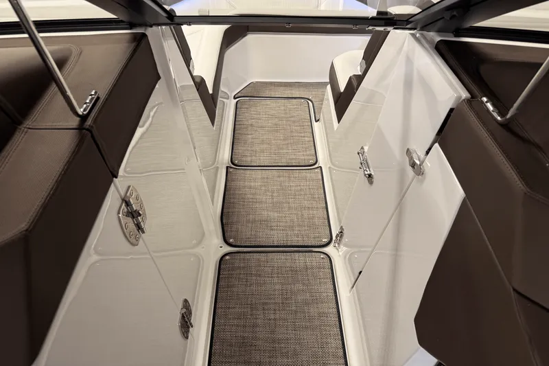 Slide: The Image of Cobalt R6 Outboard 2025 - 116