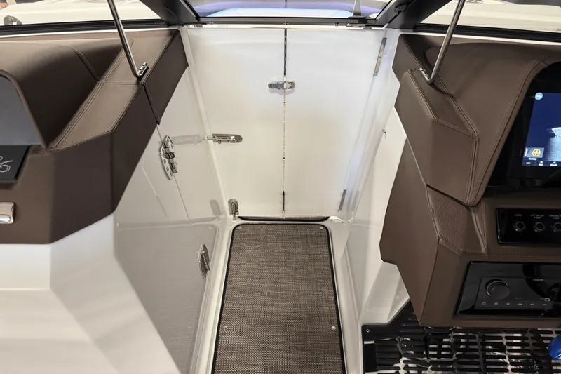 Slide: The Image of Cobalt R6 Outboard 2025 - 117