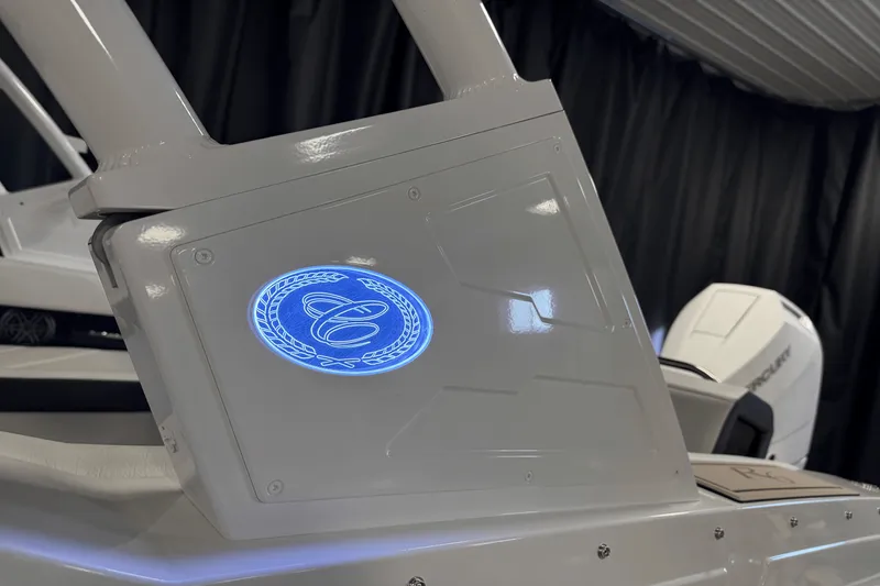 Slide: The Image of Cobalt R6 Outboard 2025 - 12