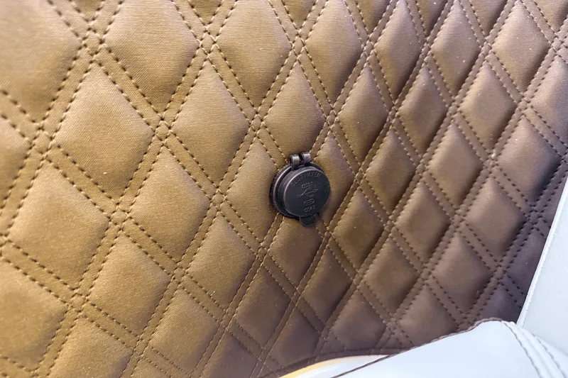 Slide: The Image of Cobalt R6 Outboard 2025 - 125