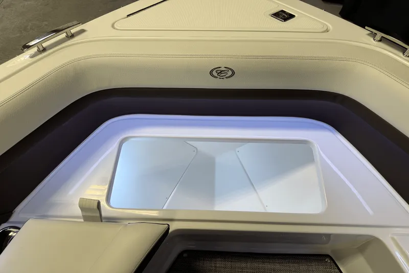 Slide: The Image of Cobalt R6 Outboard 2025 - 128