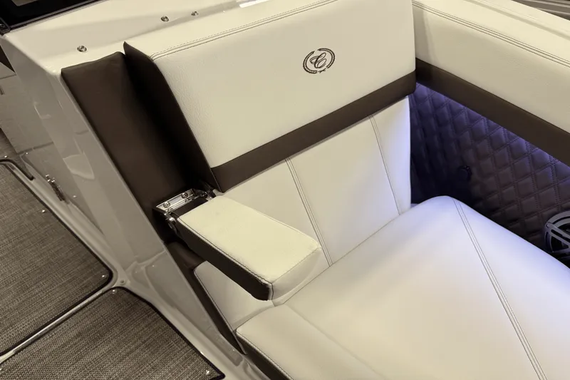 Slide: The Image of Cobalt R6 Outboard 2025 - 130